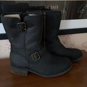 UGG Leather Boots 🖤